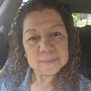 Meet your Posher, Claudia